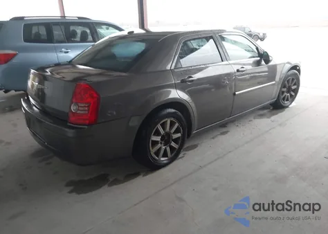2009 Chrysler 300 Touring z USA, uszkodzony, nr VIN 2C3LA53V99H575287